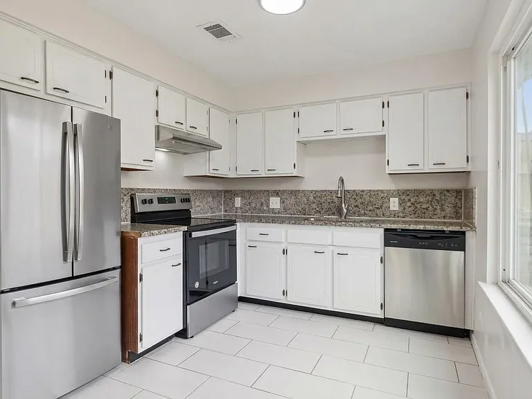 14067 Towne Way Dr — Photo 11