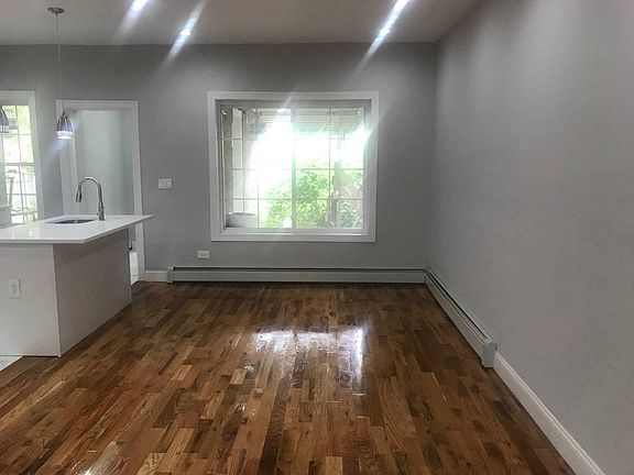 4th image of 929 E 221st St