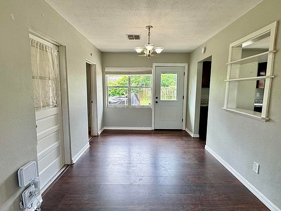 3rd image of 1420 Highland Ave