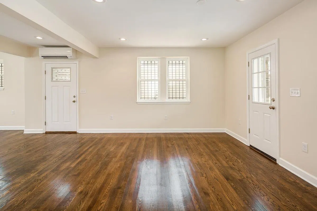 3 bed, 1.5 bath, 1200 sqft, $2,475 — Photo 3
