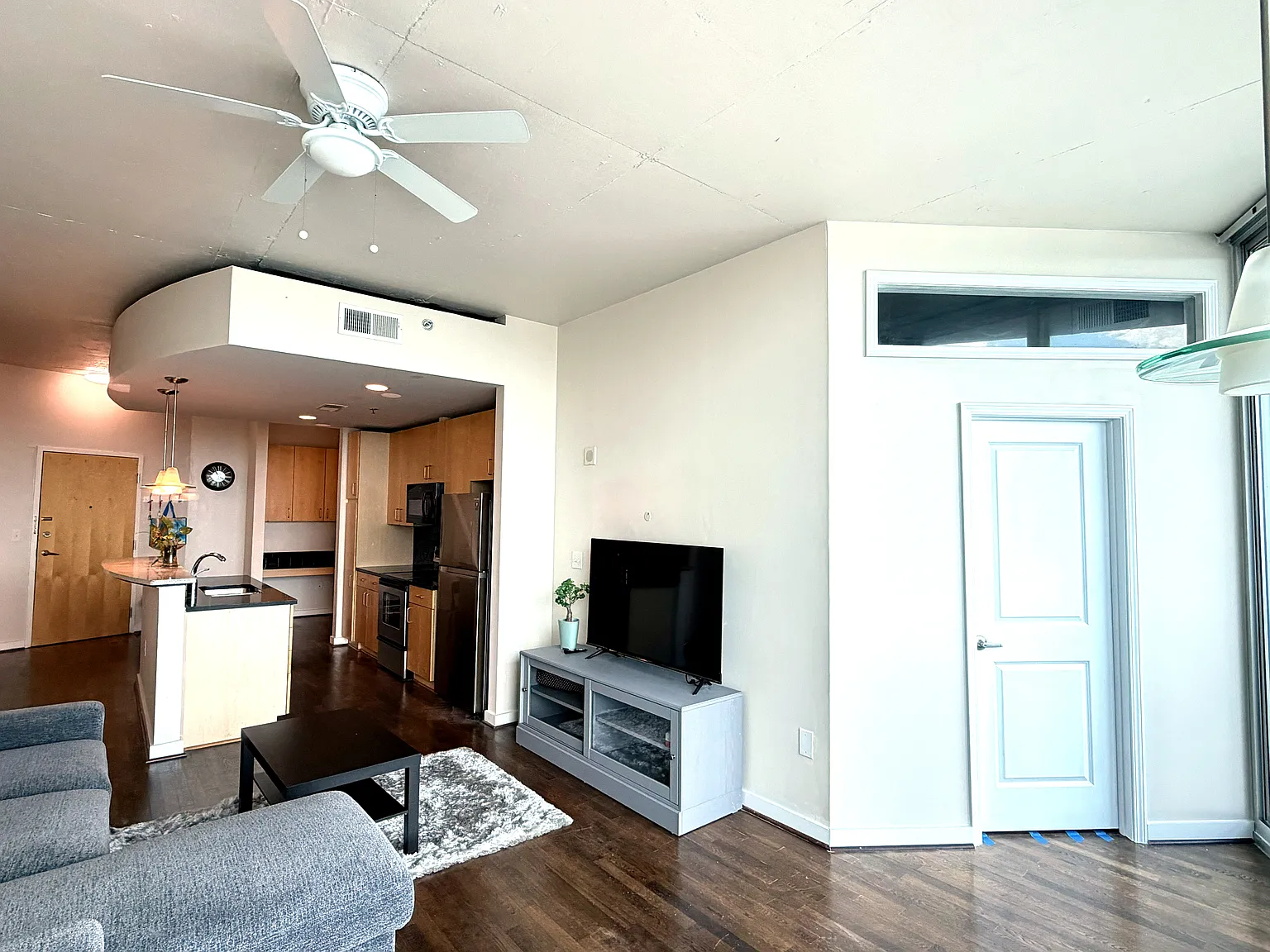 1 bed, 816 sqft, $2,050 — Photo 4