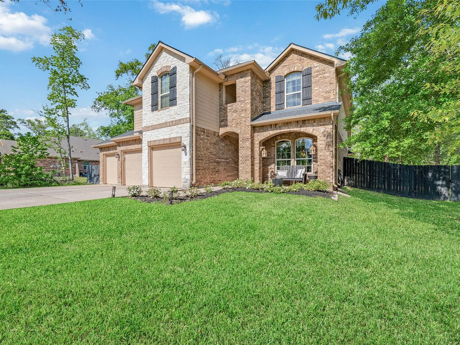 4 bed, 2.5 bath, 2281 sqft, $2,650 — Photo 2