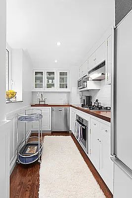 4th image of 71 E 77th St APT 4A