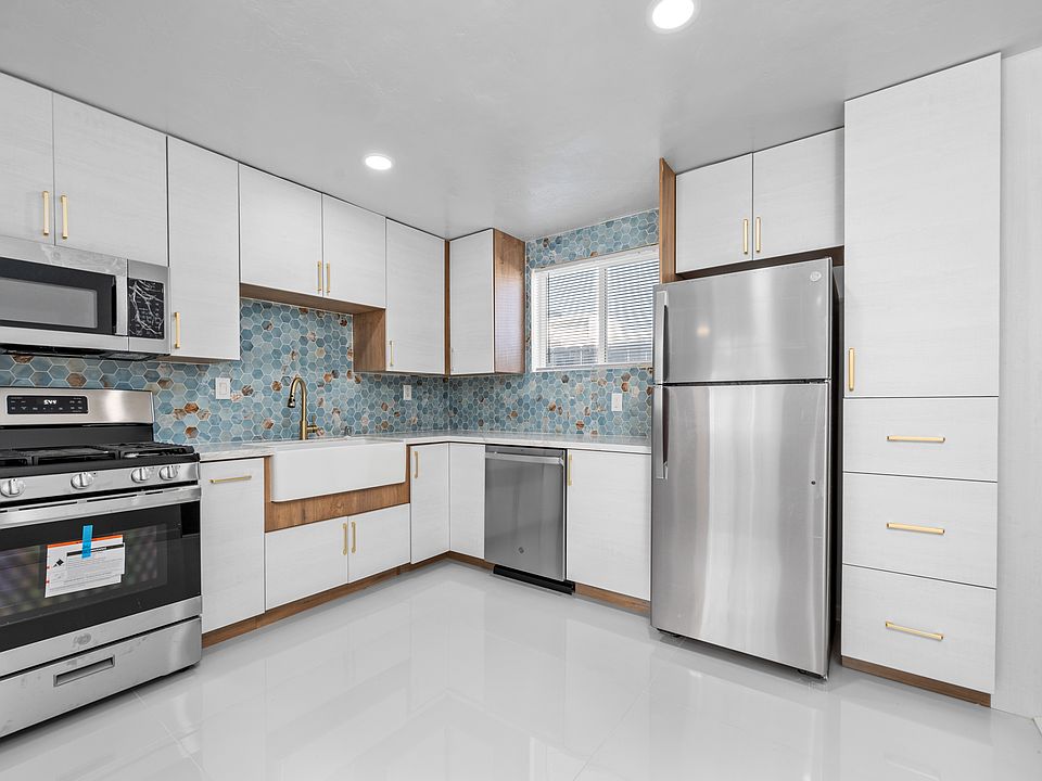 1st image of 3917 Haines St #3927