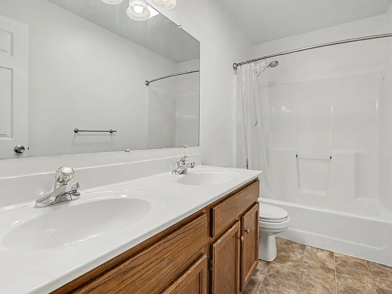 2165 Saint Clair Ct — Photo 12