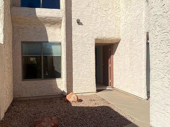 4th image of 1802 S River Dr
