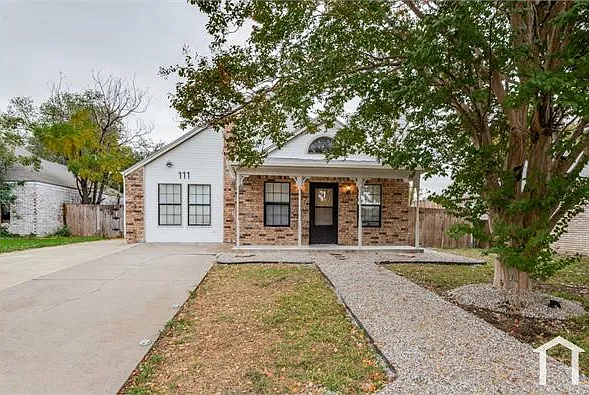 4 bed, 1419 sqft, $2,400 — Photo 2