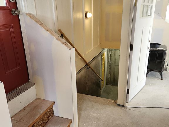 Foyer to Basement Entrance