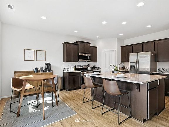 5th image of 10566 190th St E