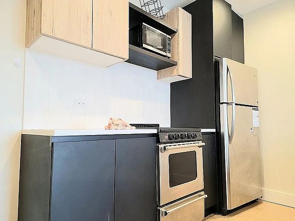3rd image of 333 Cypress Ave #7B