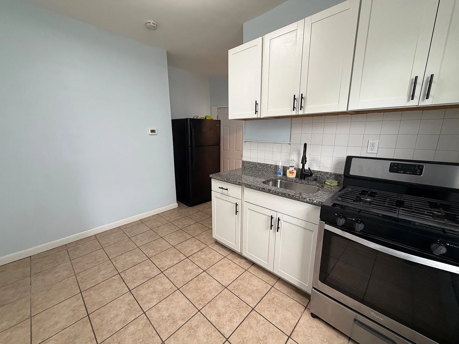 869 Brock Ave — Photo 2