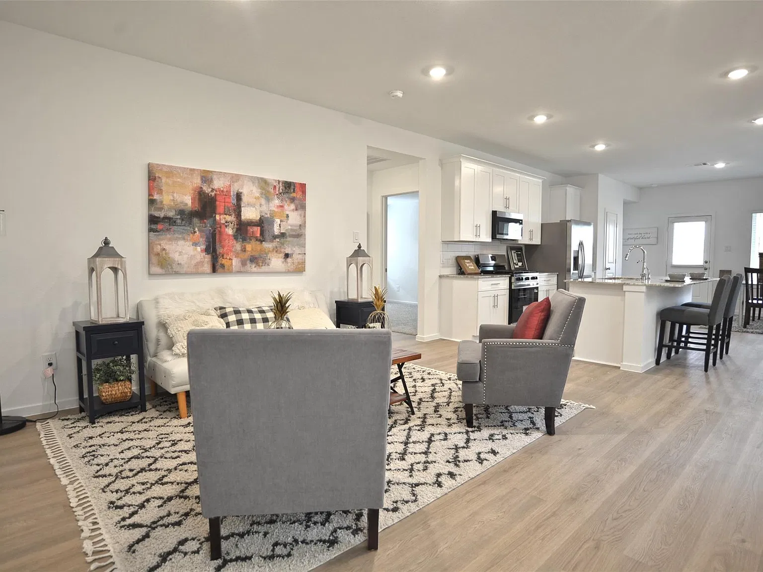 3 bed, 2.0 bath, 1396 sqft, $2,500 — Photo 3