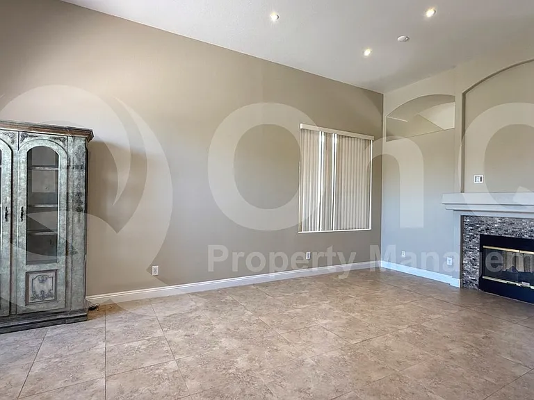 3211 E Behrend Dr — Photo 8