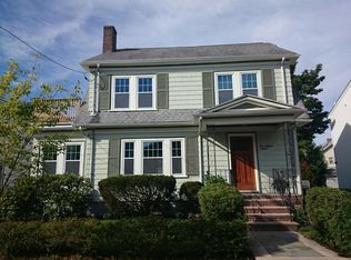 216 Manthorne Rd, West Roxbury, MA 02132