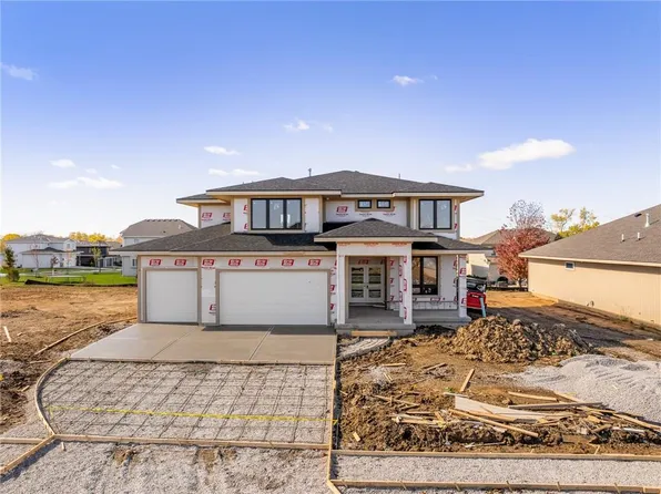 9186 Barth Rd, Lenexa, KS 66227