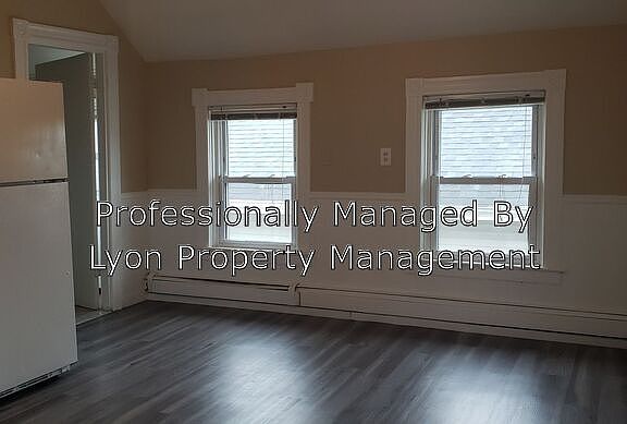3rd image of 844 Lonsdale Ave Unit 3R