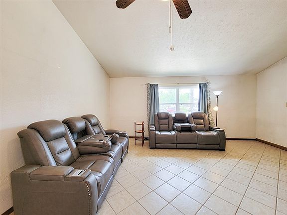 4th image of 17602 Kakerglen Ct