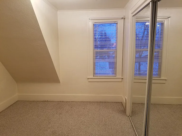 1516 Irvine Ave NW — Photo 6