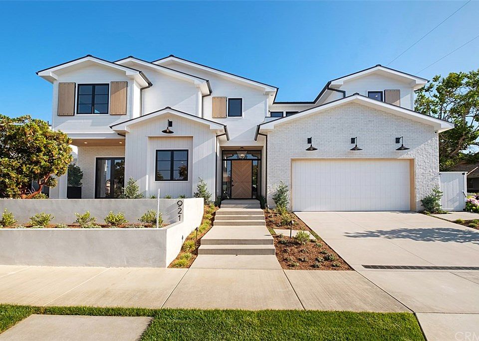 1st image of 921 Cliff Dr