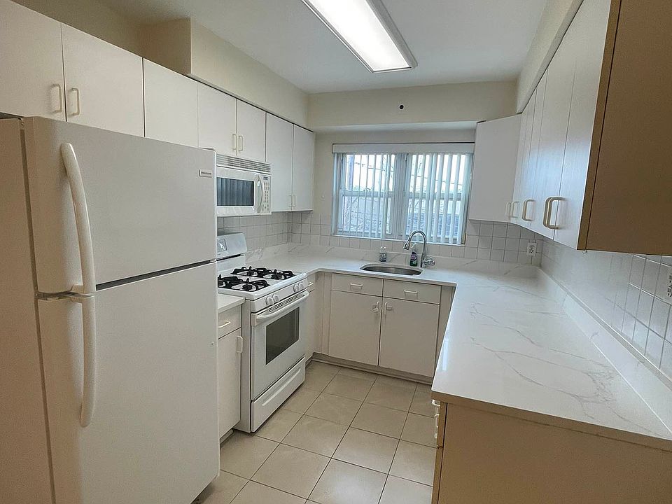 1st image of 2117 42nd St #3