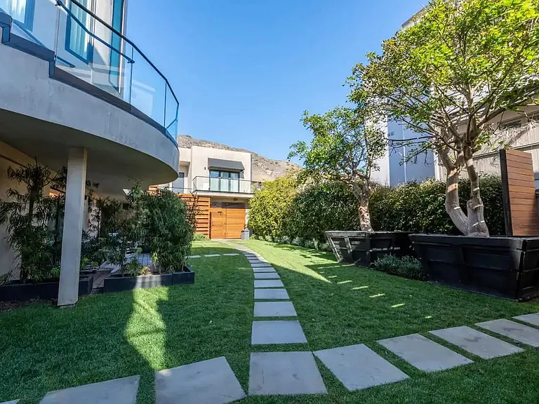 A quiet retreat on California's most sought-after beach.