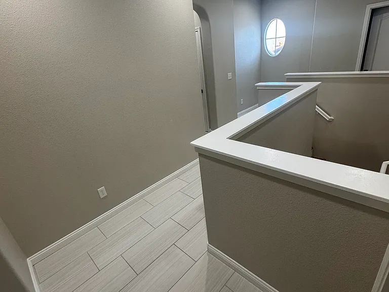 618 W Madrid Ln — Photo 9