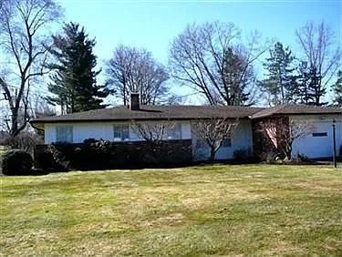 24950 Twickenham Dr photo 1