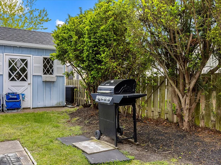 7024 Calvert Ave #B — Photo 43