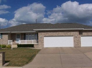 606 13th Ave NE, Independence, IA 50644