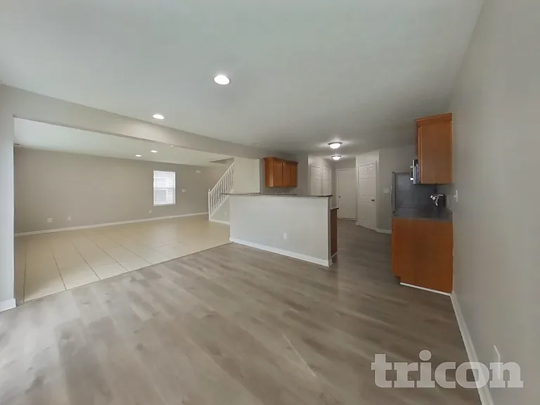2337 Middle View Dr — Photo 3