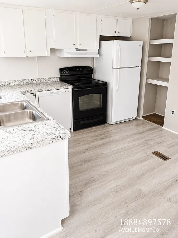 Affordable 2BR Home in Hickory | Crawford Park Location — Photo 3