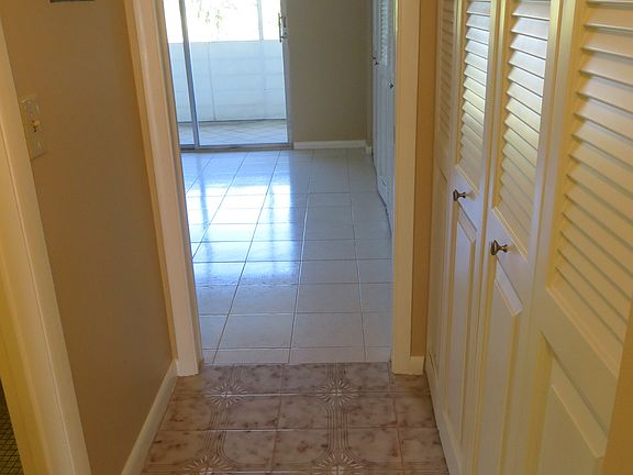 4th image of 14 Islewood Ct #A