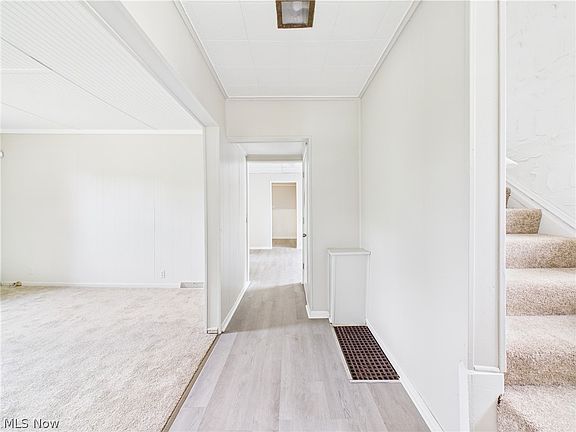 5th image of 448 E Voris St