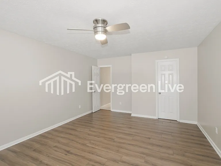 2255 Huntington Dr — Photo 7