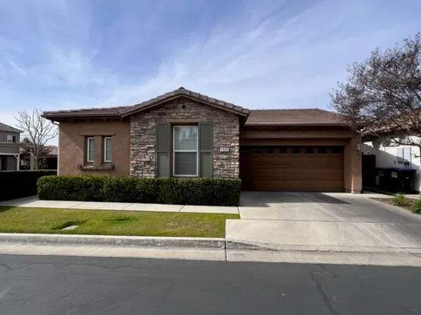 1525 N Asciano Ct, Visalia, CA 93291