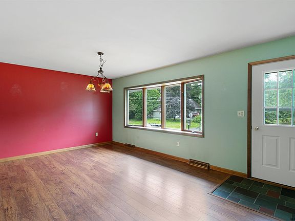 2nd image of 64 Margaret Dr