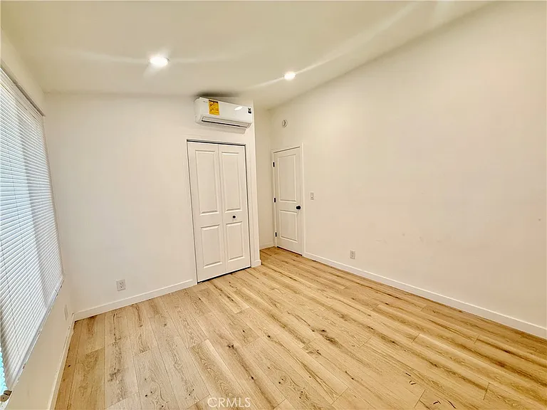 657 E King St — Photo 12
