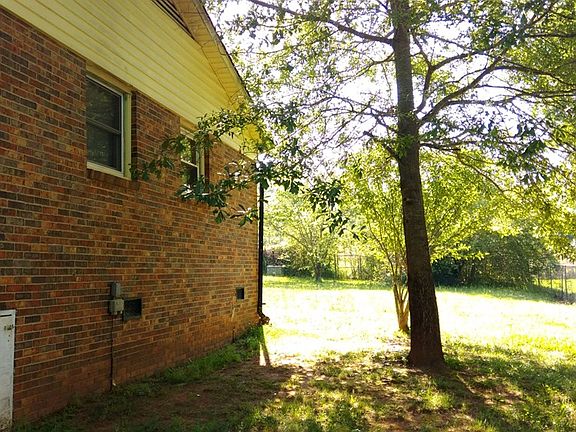 5th image of 2047 Green Oak Dr