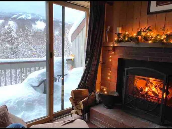 17 Snowtree Ledges Ln, West Dover, VT 05356