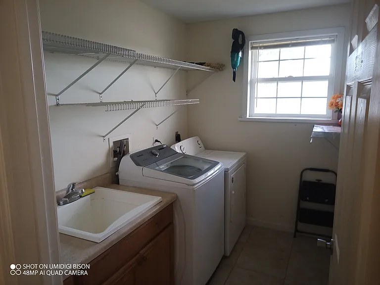 501 NE 4th St — Photo 12