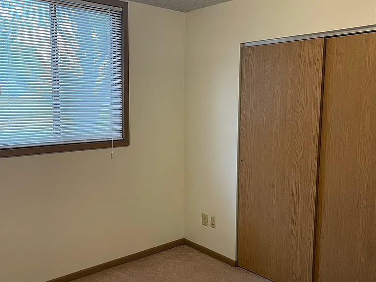 132 N Dodge St #3 — Photo 10