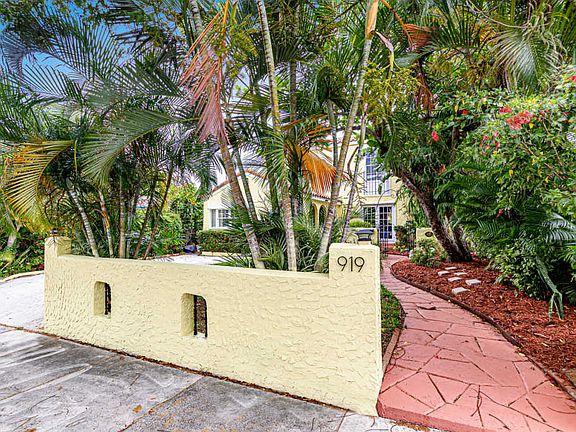 3rd image of 919 35th St