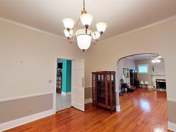 5th image of 310 W Main St