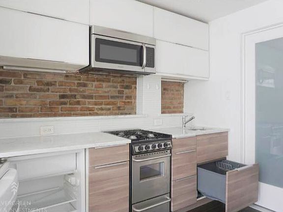3rd image of 86 Clinton St #C12