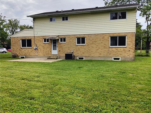 2nd image of 1016 Deer Creek Cir