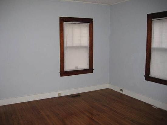 5th image of 4805 Park Pl W