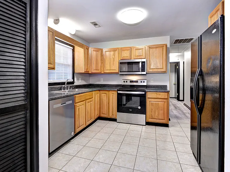 9106 Lost Forest Dr — Photo 9