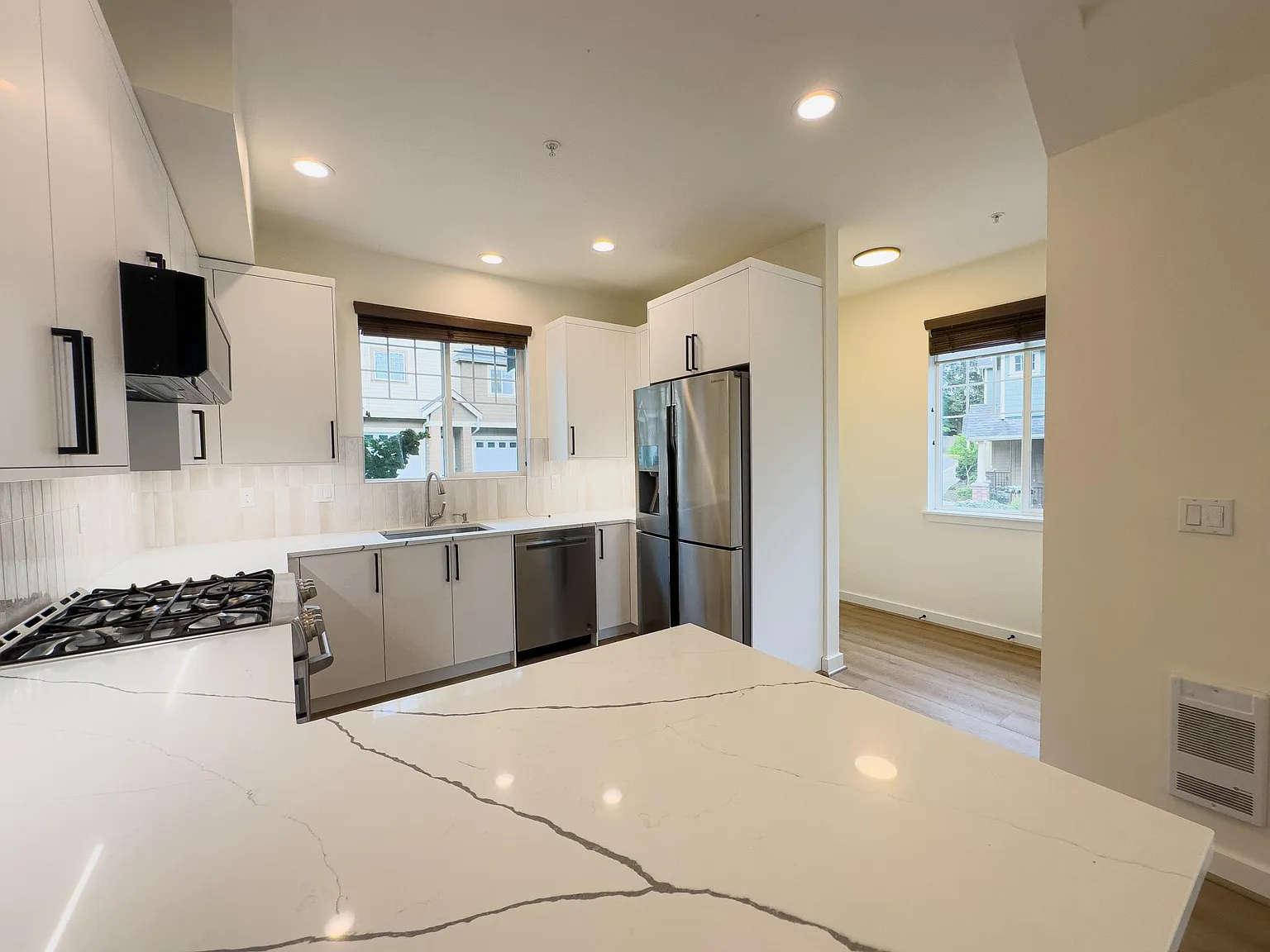 2 bed, 2.5 bath, 1277 sqft, $3,395 — Photo 3