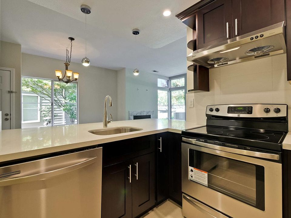 1st image of 1621 Parkview Green Cir