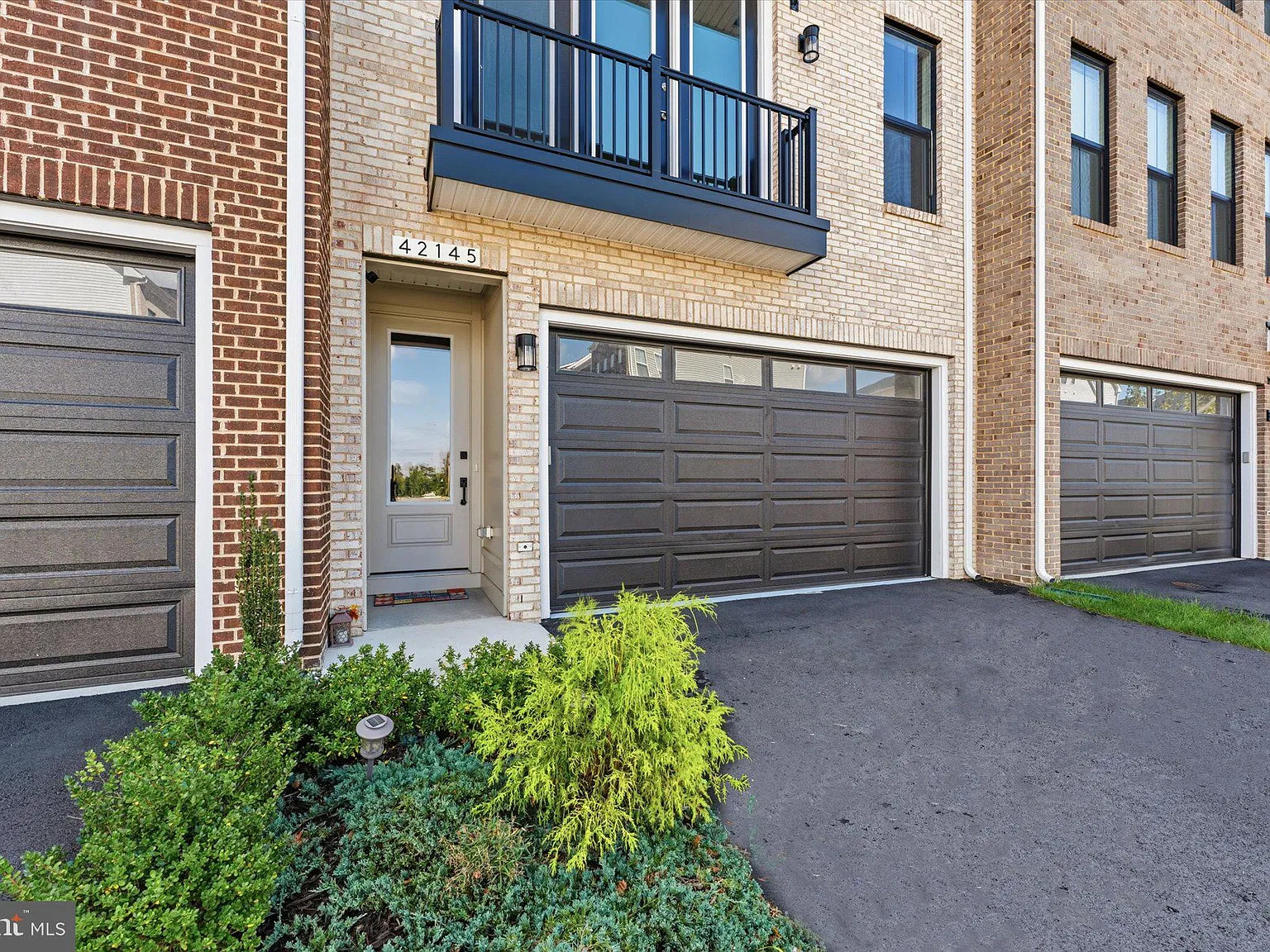 4 bed, 3.5 bath, 2601 sqft, $4,000 — Photo 3
